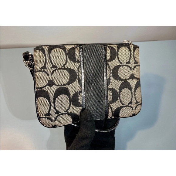 Coach Black Signature Stripe Black Patent Detail Silver HW Wristlet EUC - Picture 4 of 10